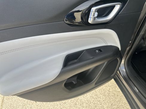 Used 2022 Jeep Compass Limited image 17