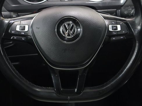 Used 2018 Volkswagen Tiguan SE image 17