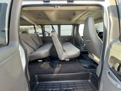 Used 2025 Chevrolet Express 3500 LT w/ LT Preferred Equipment Group RWD image 13