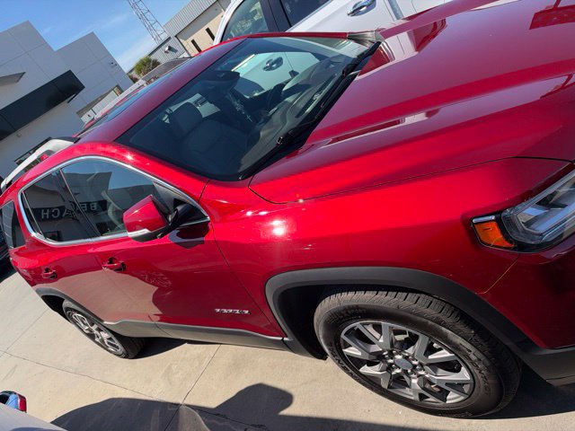 Used 2021 GMC Acadia SLT w/ Technology Package AWD/4WD image 2