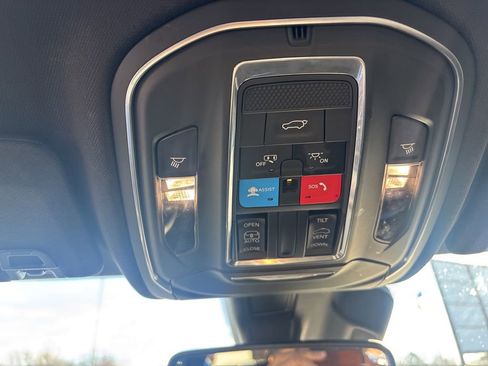 Used 2022 Jeep Grand Cherokee L Laredo image 30