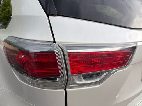 Used 2016 Toyota Highlander XLE AWD/4WD image 29