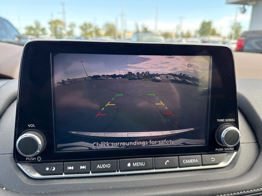 Used 2023 Nissan Rogue SV AWD/4WD image 16