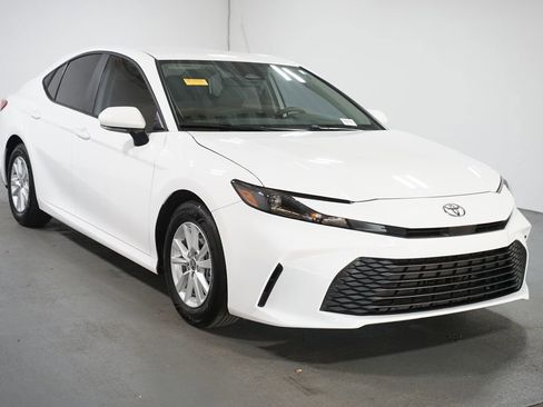 Certified 2025 Toyota Camry LE image 3