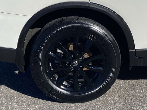 Used 2018 Nissan Rogue SV image 8