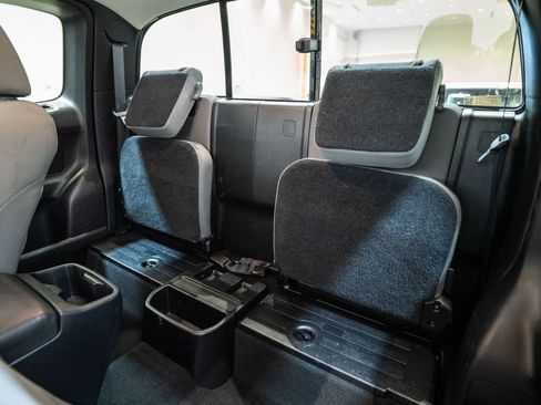 Used 2018 Toyota Tacoma SR5 image 28