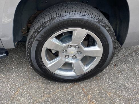 Used 2017 Chevrolet Suburban Premier RWD image 9
