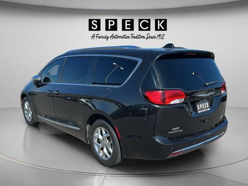 Used 2018 Chrysler Pacifica Limited FWD image 3
