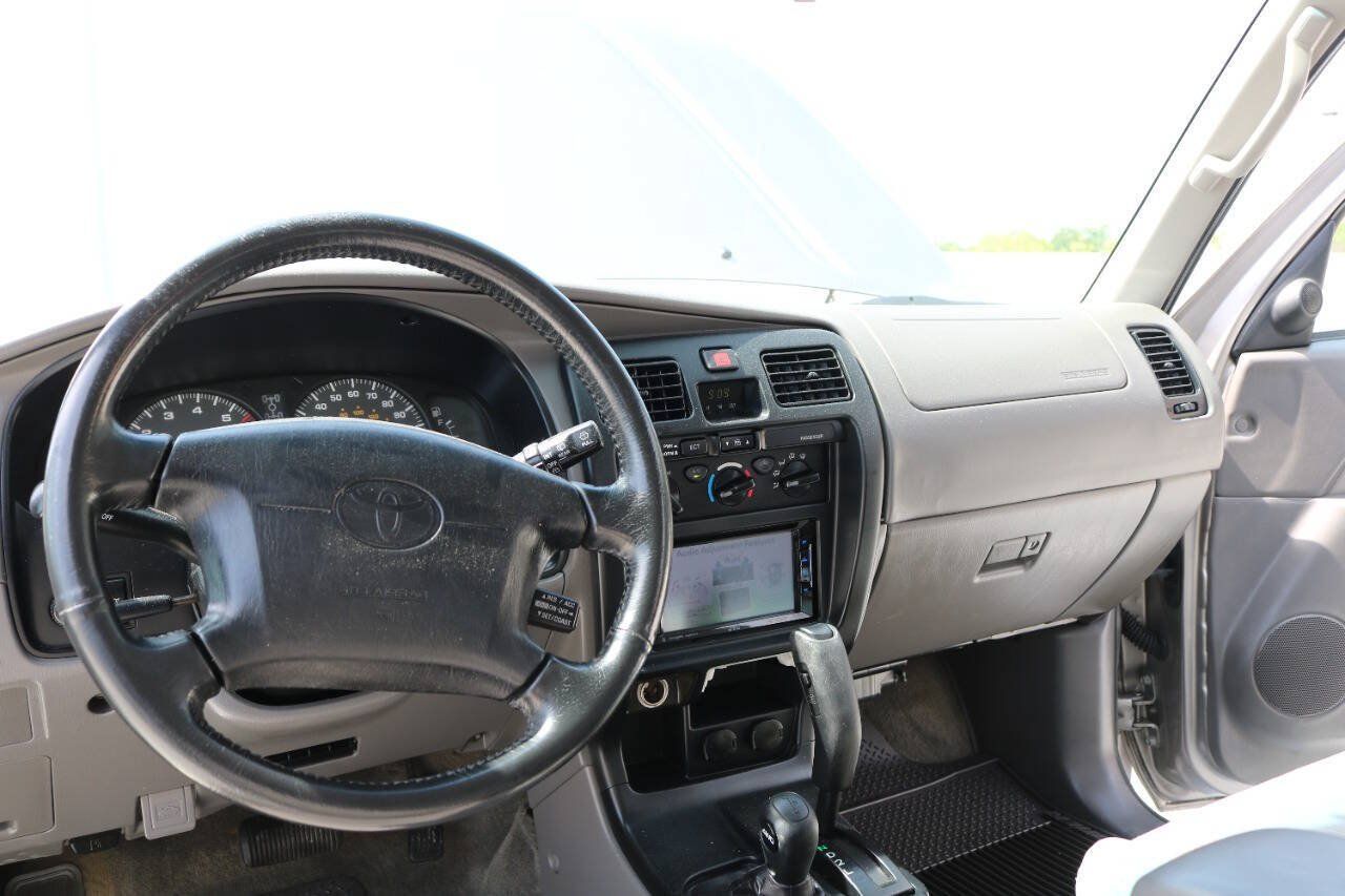 Used 2002 Toyota 4Runner SR5 AWD/4WD image 93
