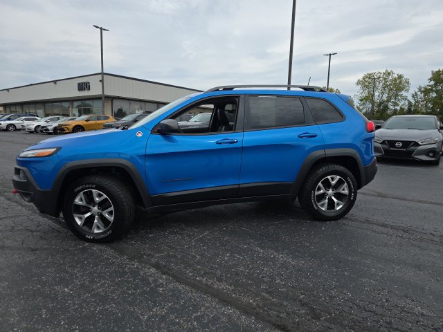Used 2018 Jeep Cherokee Trailhawk w/ Comfort/Convenience Group AWD/4WD image 3