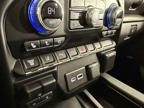 Used 2022 GMC Sierra 2500 Denali image 33