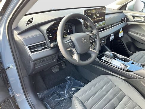 New 2026 Mitsubishi Outlander SE image 7