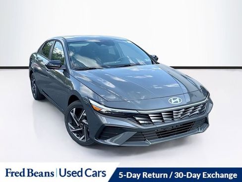 Used 2025 Hyundai Elantra SEL image 32