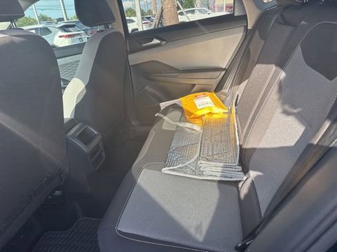 Used 2022 Volkswagen Taos S FWD image 5