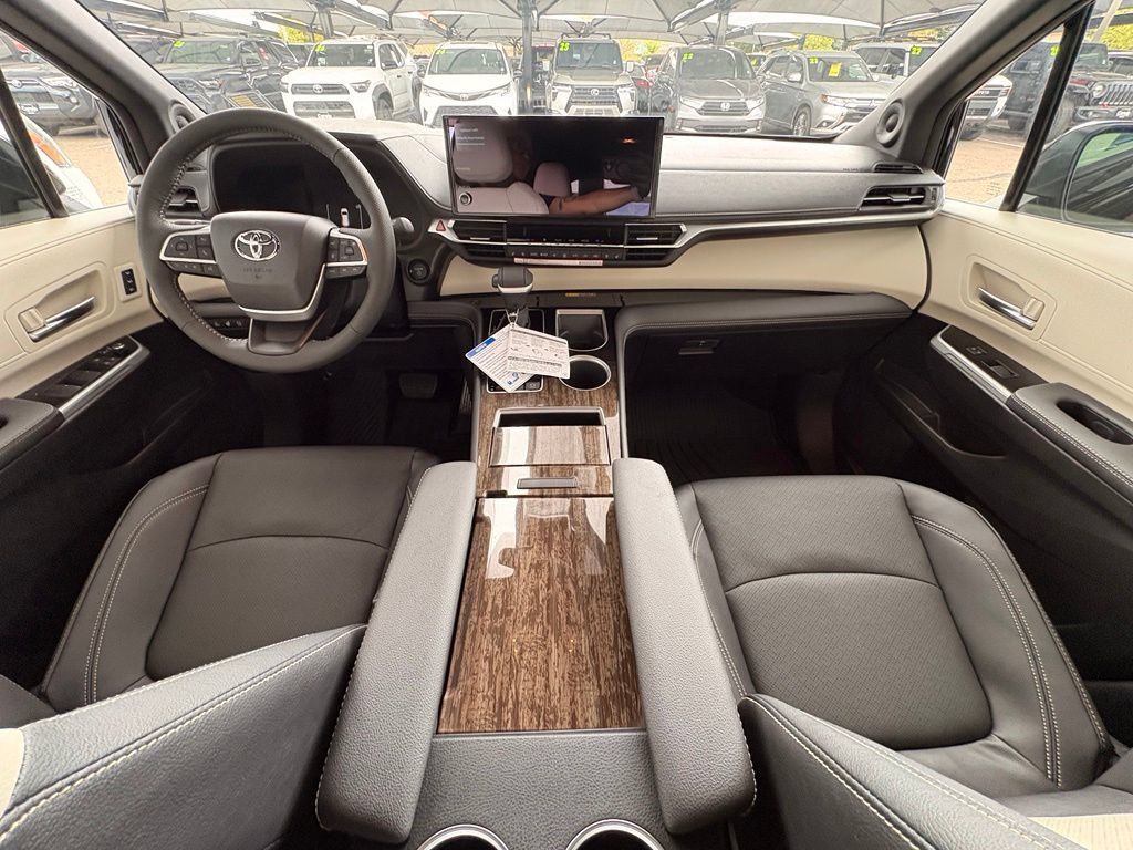 Used 2026 Toyota Sienna Platinum AWD/4WD image 12