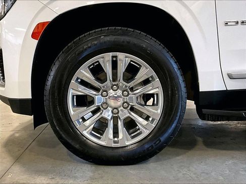 Used 2023 GMC Yukon Denali AWD/4WD image 7