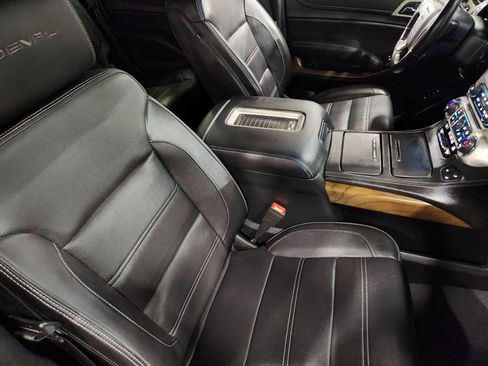 Used 2019 GMC Yukon Denali w/ Denali Ultimate Package image 32