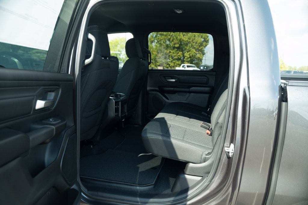 New 2027 RAM 1500 Express AWD/4WD image 13