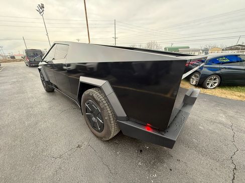 Used 2025 Tesla Cybertruck AWD Crew Cab image 5