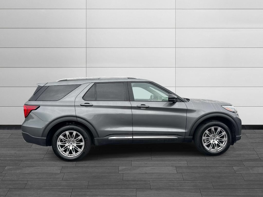 Used 2026 Ford Explorer Platinum AWD/4WD image 2