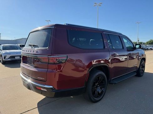 Used 2023 Jeep Wagoneer L Series II AWD/4WD image 3