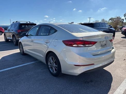 Used 2017 Hyundai Elantra SE image 2