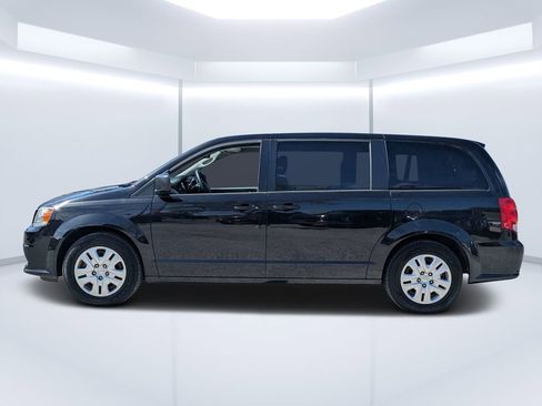 Used 2018 Dodge Grand Caravan SE w/ UConnect Hands-Free Group image 6