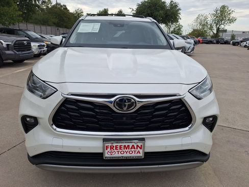 Used 2021 Toyota Highlander Platinum FWD image 9