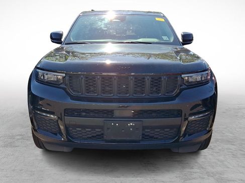 Used 2023 Jeep Grand Cherokee L Limited w/ Black Appearance Package AWD/4WD image 2