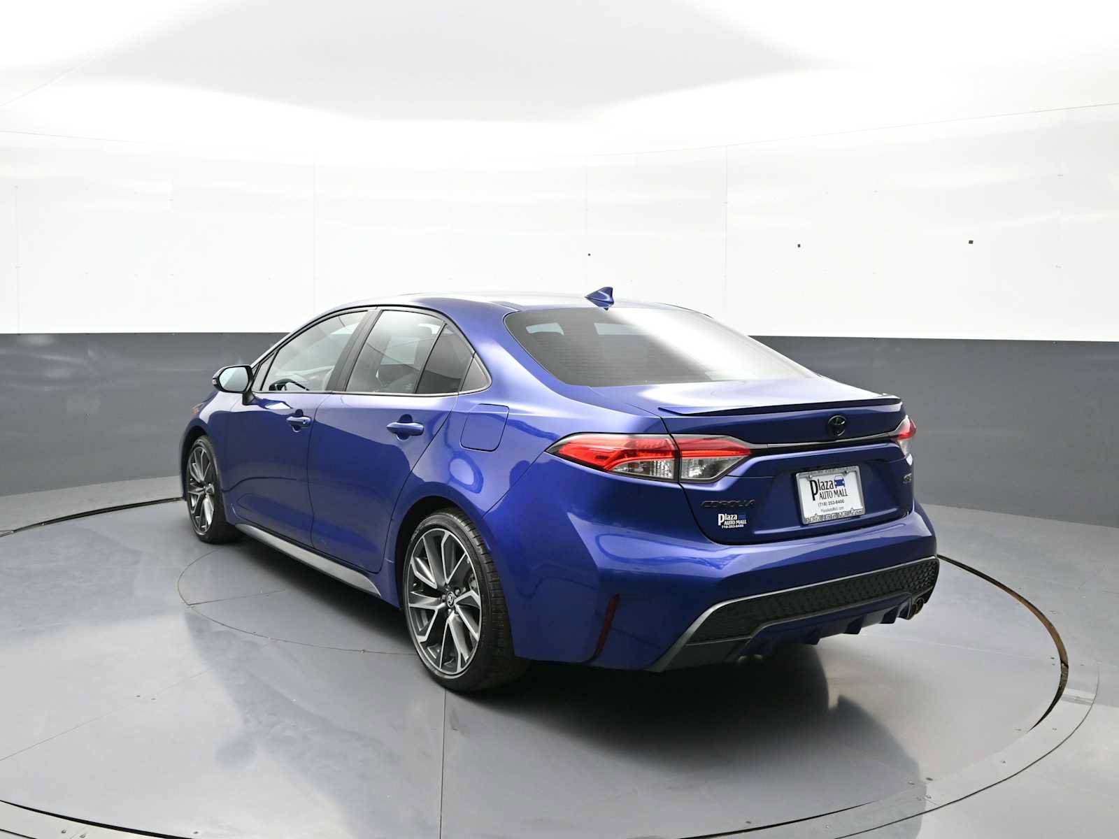 Used 2022 Toyota Corolla SE w/ SE Premium Package FWD image 8