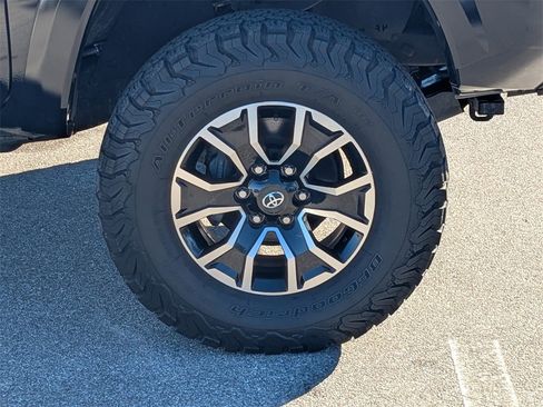 Used 2022 Toyota Tacoma TRD Sport image 11