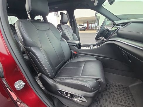 Used 2023 Jeep Grand Cherokee Overland w/ Luxury Tech Group IV AWD/4WD image 26