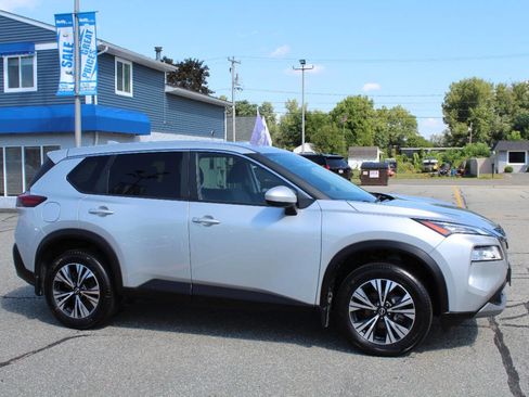 Used 2023 Nissan Rogue SV image 6