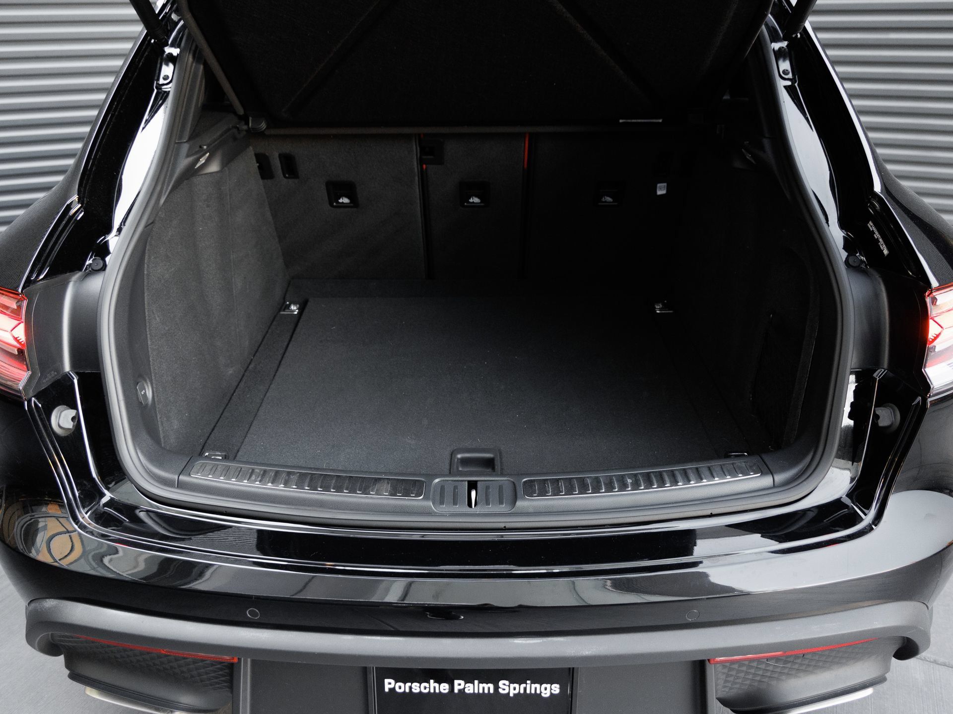 Certified 2026 Porsche Macan AWD/4WD image 26