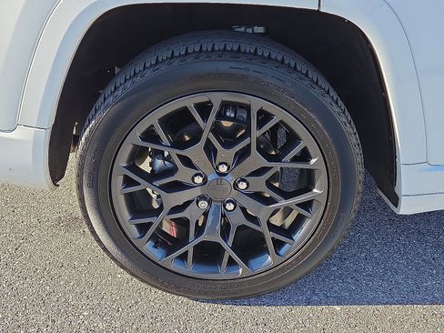 Used 2025 Jeep Grand Cherokee L Summit image 7