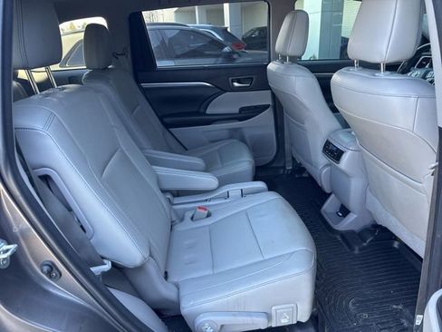 Used 2018 Toyota Highlander Limited image 9