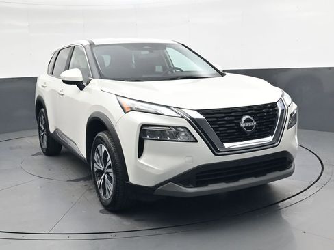 Used 2023 Nissan Rogue SV image 2