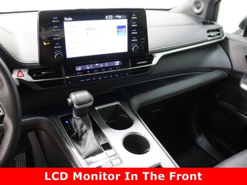 Used 2024 Toyota Sienna XLE Woodland Edition image 16