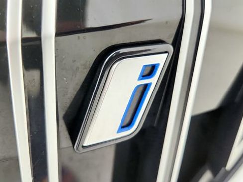 Used 2025 BMW i5 eDrive40i RWD image 32