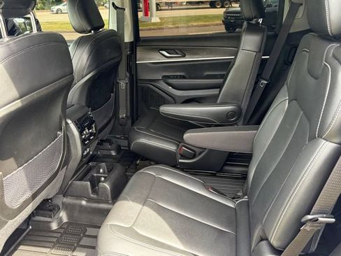 Used 2023 Jeep Grand Cherokee L Limited w/ Black Appearance Package AWD/4WD image 26