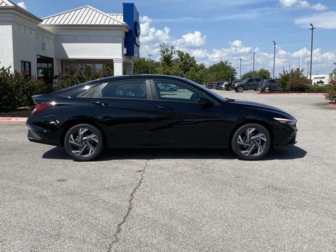New 2025 Hyundai Elantra SEL image 8