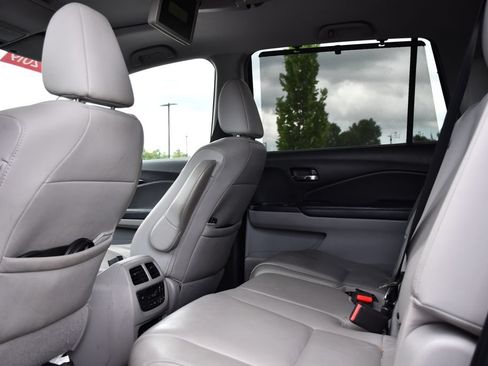 Used 2019 Honda Pilot Touring image 14