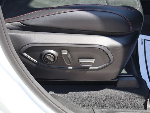 Used 2022 Jeep Grand Cherokee Trailhawk AWD/4WD image 9