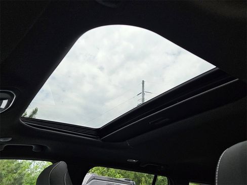 New 2025 Jeep Grand Cherokee Laredo X w/ Luxury Tech Group I image 17