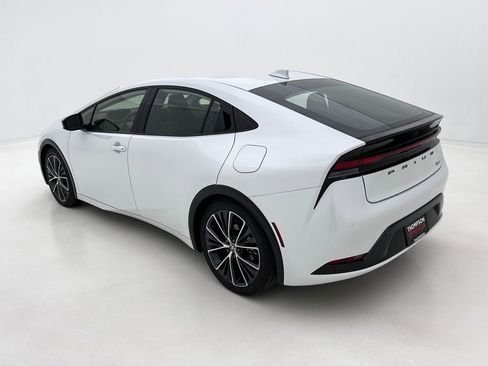 Used 2025 Toyota Prius XLE image 9