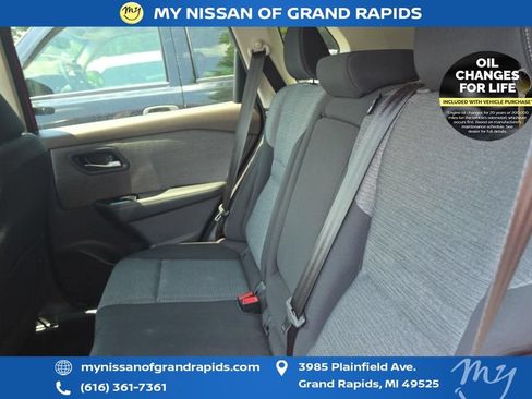 Used 2023 Nissan Rogue SV AWD/4WD image 9