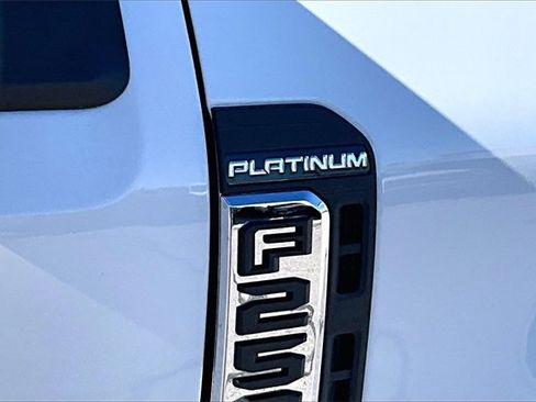 Used 2023 Ford F250 Platinum image 32