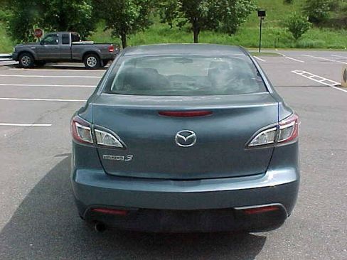 Used 2011 MAZDA MAZDA3 i Touring FWD image 6