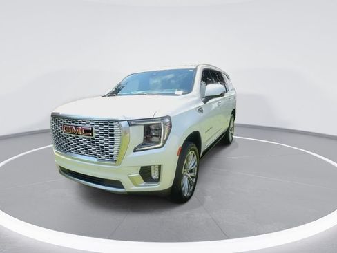 Used 2023 GMC Yukon Denali w/ Denali Reserve Package AWD/4WD image 3