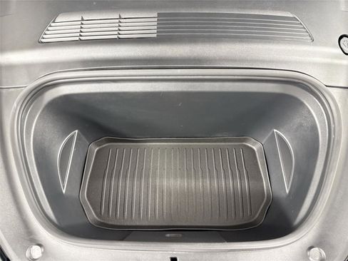 Used 2021 Tesla Model Y Long Range image 40